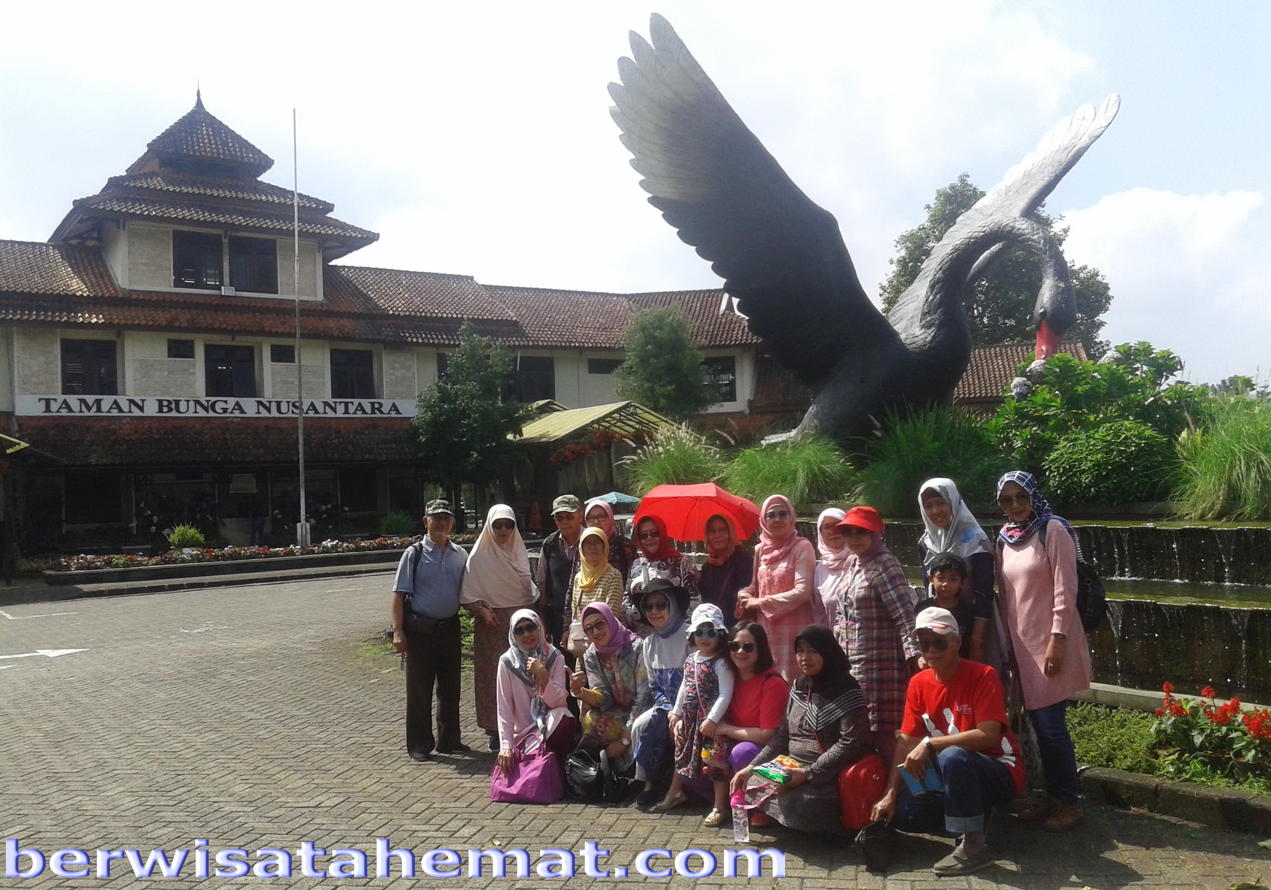 Paket Tour Taman Safari Bogor - Cipanas Puncak