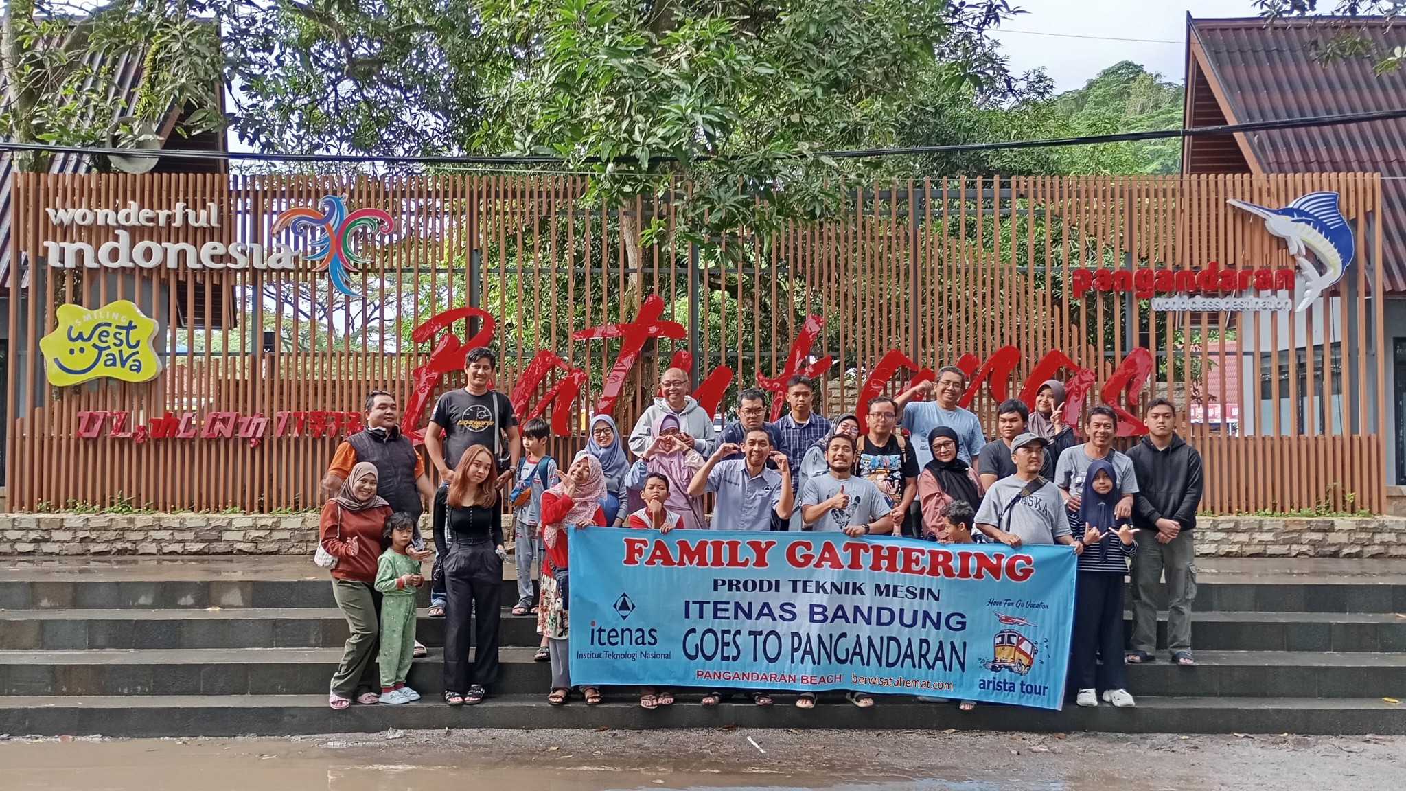 Paket Wisata Pangandaran Batu Karas dari Bandung