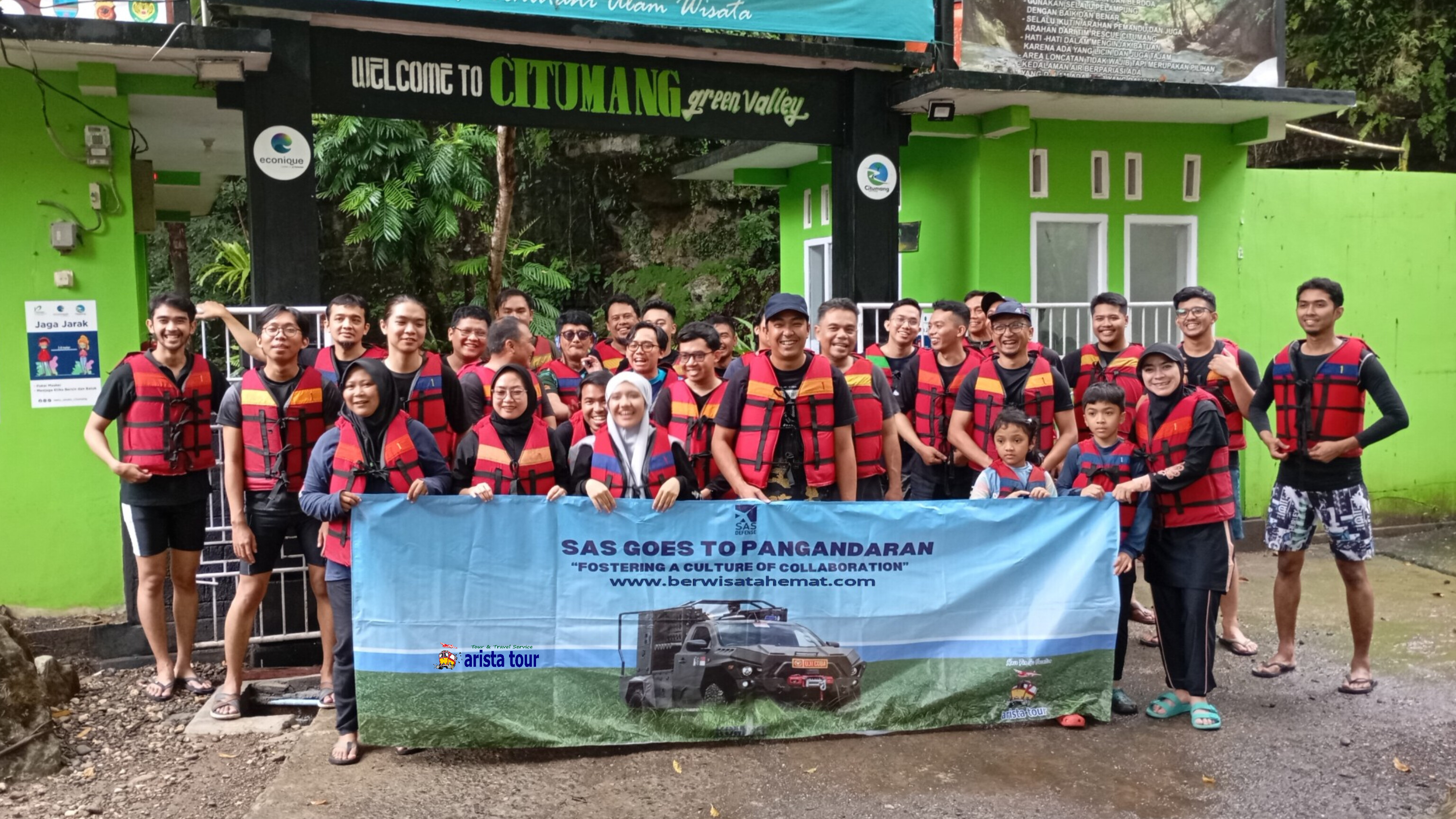Paket Wisata Pangandaran dan Citumang Body Rafting dari Bandung
